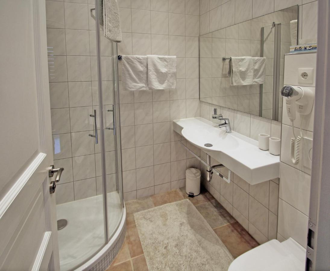 Gaestehaus Alba Garantiert Eintrittskarten Fuer Rulantica Und Europapark Ueber Uns Rust Esterno foto